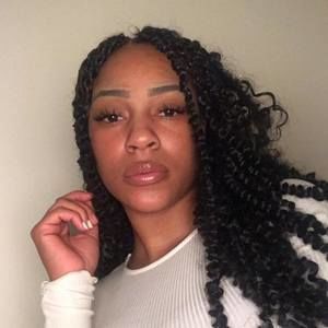 Meet your Posher, Malika